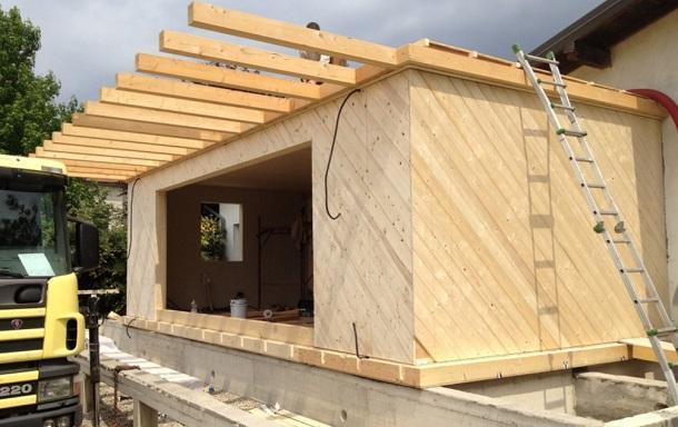 Casa parassita: BLM Domus, cantiere assemblaggio struttura